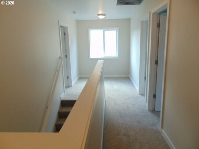 Building Photo - Beautiful 4 Bedroom Home with 2.5 Baths lo...