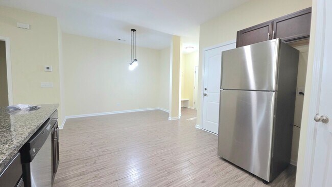 Building Photo - 3 Bedroom, 2.5 bath townhome in Creekside of Richmond Hill