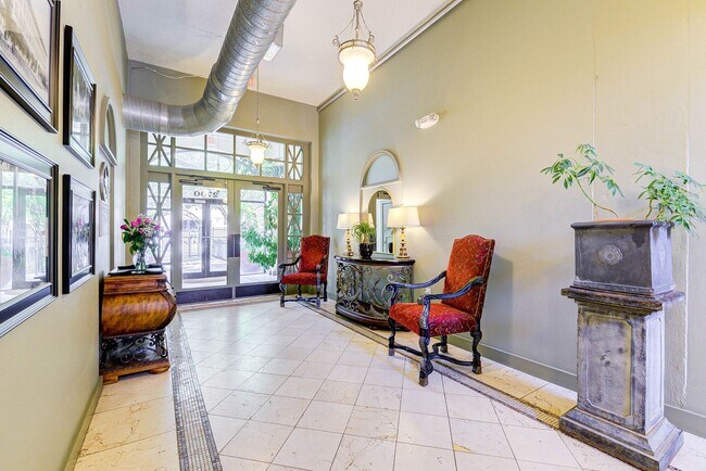 Building Photo - Exceptional 1 bed/1bath loft-style unit in...
