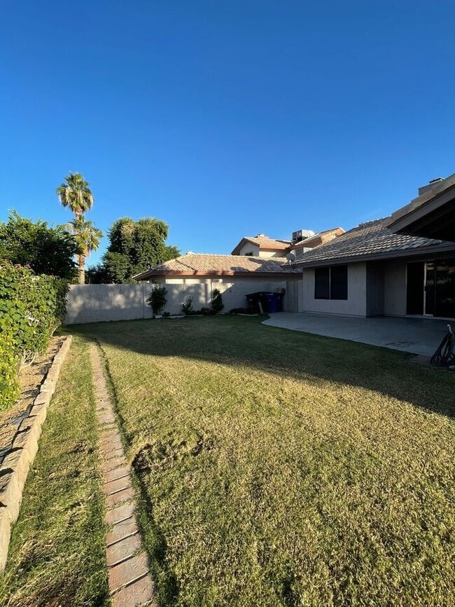 Building Photo - COMING SOON! ADORABLE 3 BEDROOMS/ 2BATHS SINGLE LEVEL HOME!!