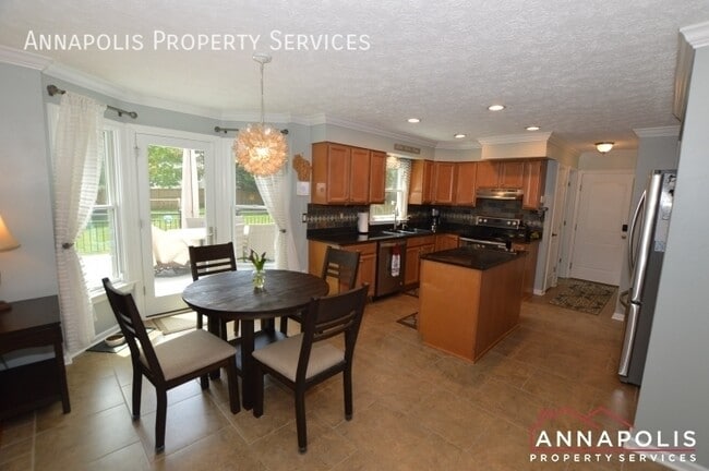Building Photo - 555 Brightview Dr