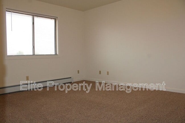 Building Photo - 212 W Palmer Lake Dr
