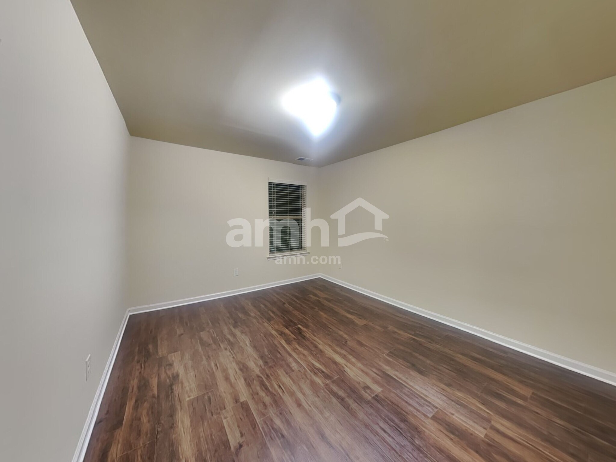 Building Photo - 985 Donington Cir SE