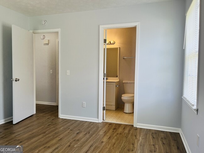 Building Photo - 104 Peachtree Ct
