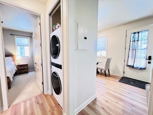 Building Photo - FURNISHED!!! Charming 2BD/1BA Single-Story...