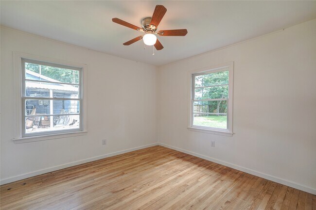 Building Photo - 1319 Elm St