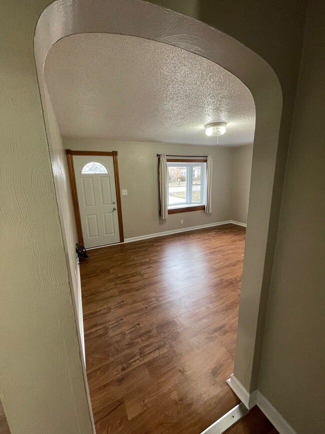 Building Photo - Lovely 2 Bedroom Southside Holland