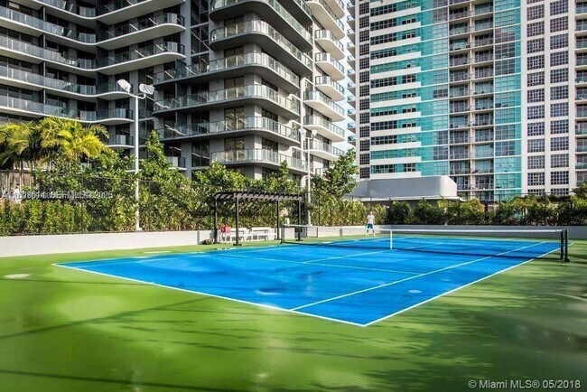 Building Photo - 121 NE 34th St