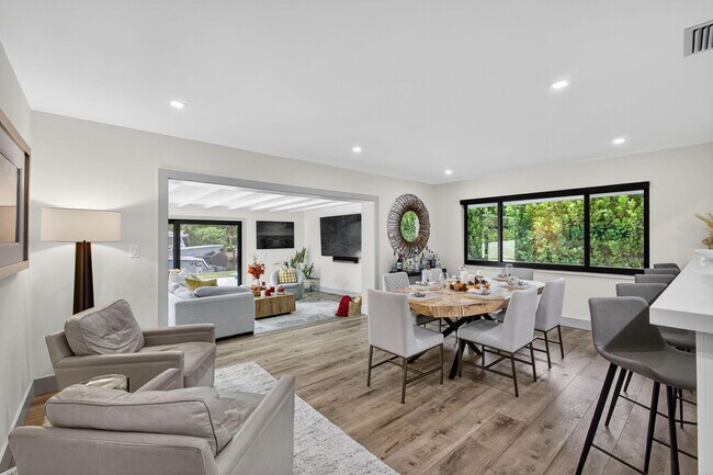 Building Photo - 12 Leeward Cir