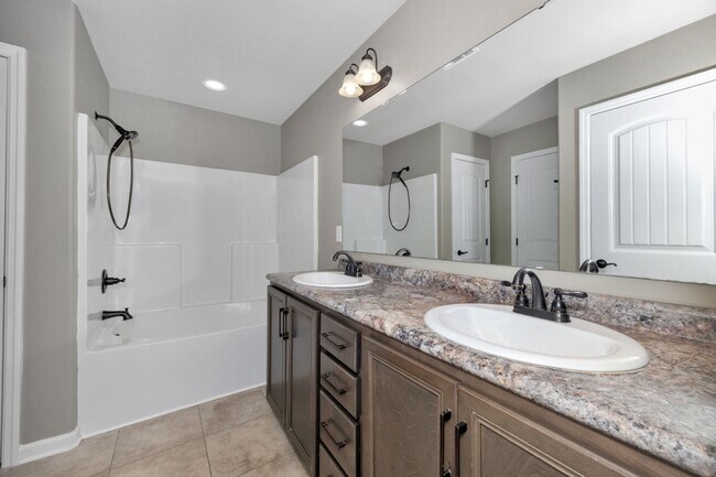 Building Photo - Fresh Paint & New Carpet! 4BR with Fenced Yard