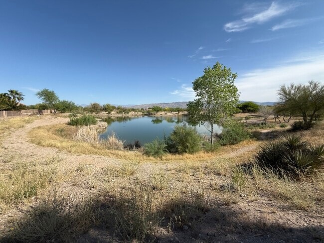 Building Photo - House For Rent