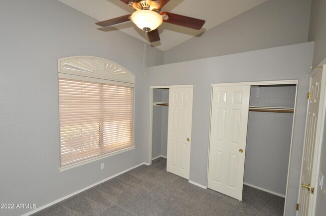Building Photo - 1322 E Briarwood Terrace