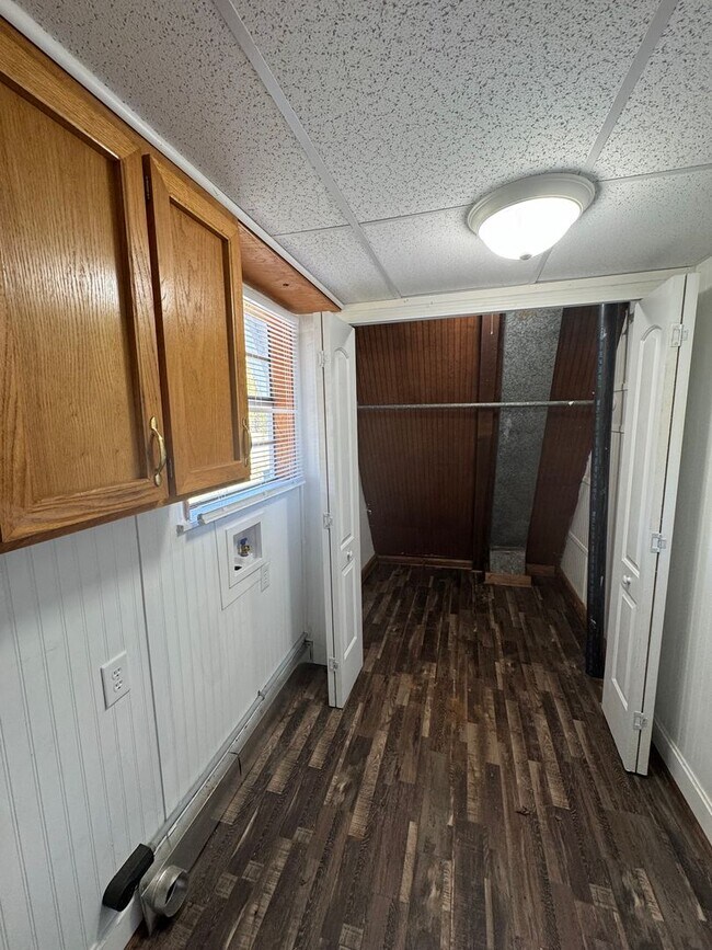 Building Photo - 3938 Cloverdale Rd