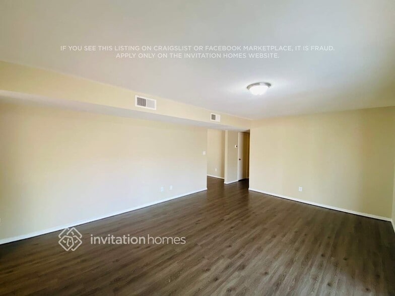 Building Photo - 2576 E Commonwealth Cir