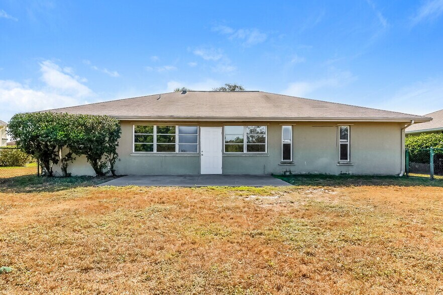 Building Photo - 6202 65th Ct E