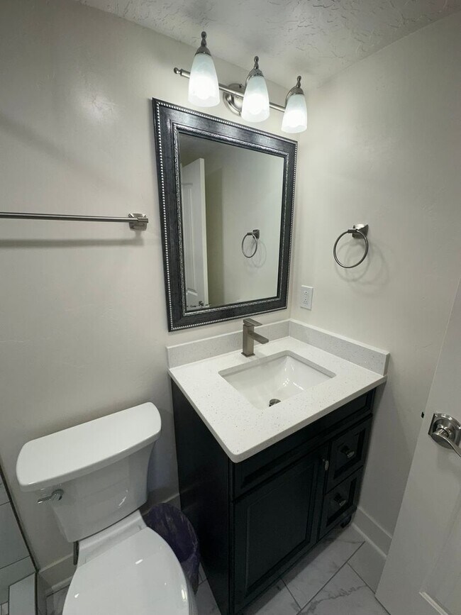 Building Photo - Deposit Moves You In! Modern 4-Bedroom Hom...
