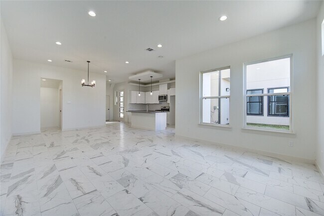 Building Photo - 2928 El Fenice Ln