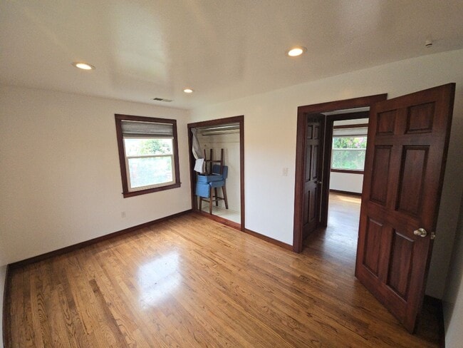 Building Photo - Beautifully designed 2BD/1BA home located near Henderson Center!