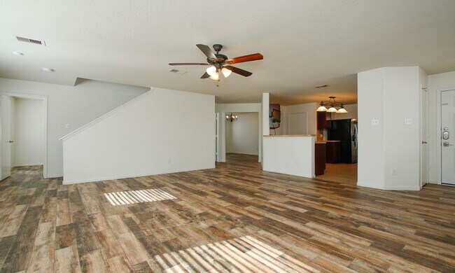 Building Photo - For Lease | 4 Bed, 2.5 Bath |2,314 Sq Ft |...