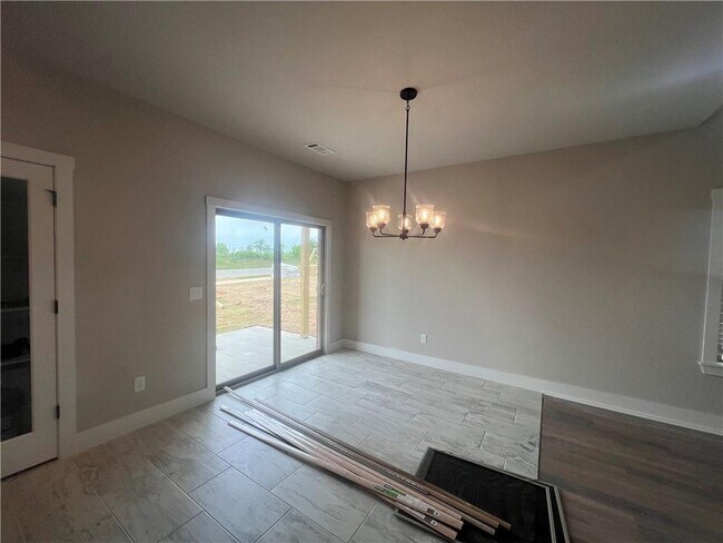 Building Photo - 7301 SW Basswood Ave