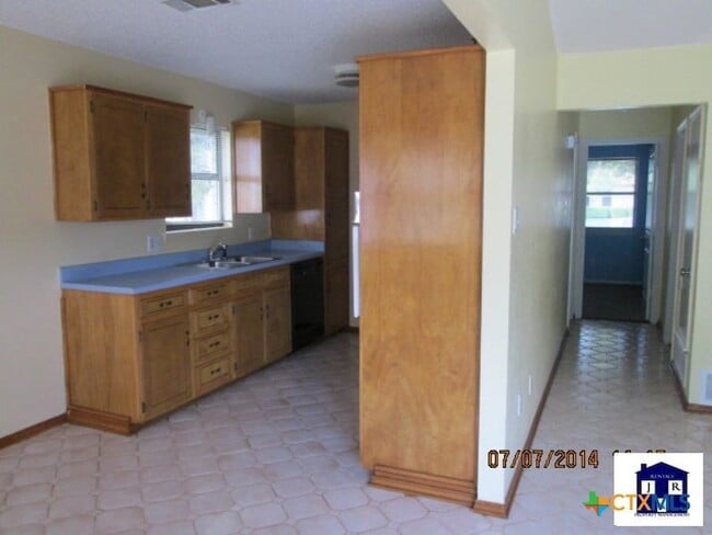 Building Photo - 2619 Phyllis Dr