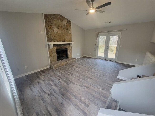 Building Photo - 1085 Mainstreet Valley Dr