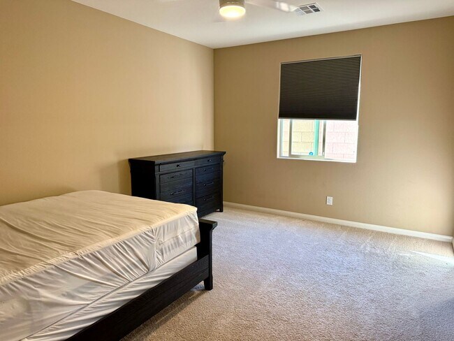 Building Photo - 6298 Starflare St