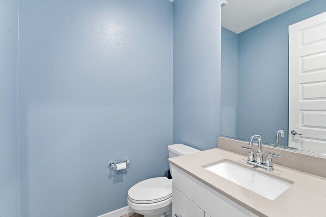 Building Photo - ** Like new Luxurious Modern townhome with 2 Master Suits in Warner Meadows**