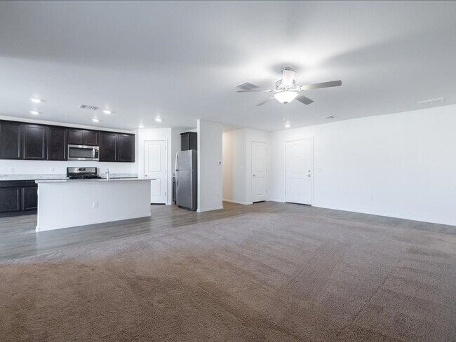 Building Photo - PRICE REDUCTION! AND 1/2 OFF FIRST MONTH'S RENT!