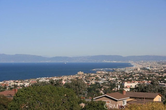 Building Photo - 227 Pso De Granada