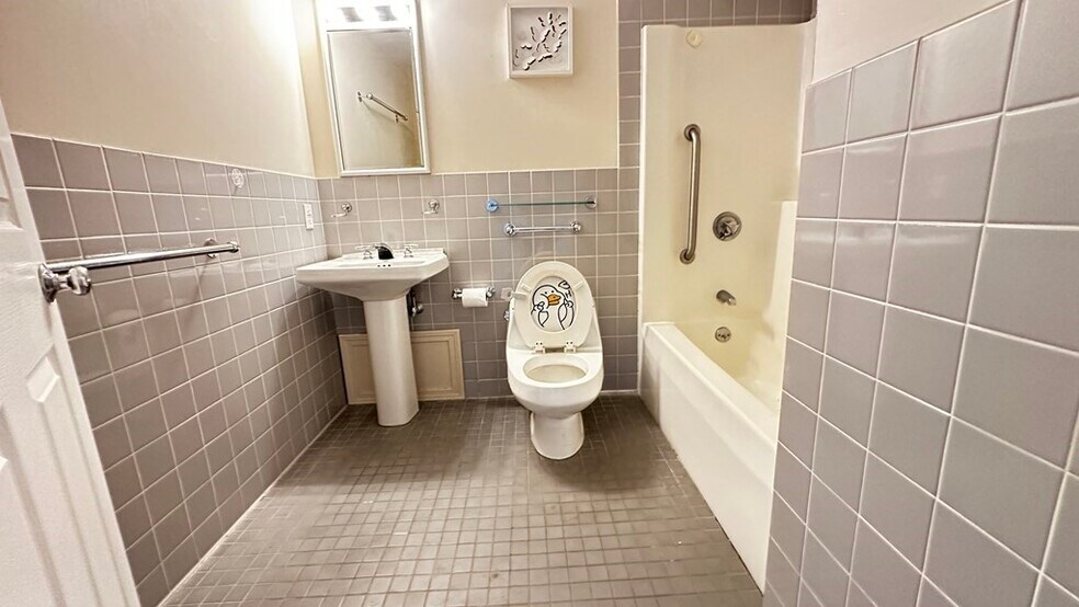 Building Photo - 23 Bay State Rd