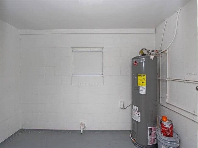 Building Photo - 2806 Bonneville Dr