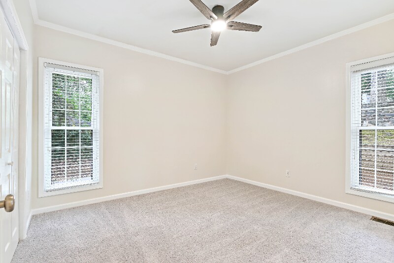 Building Photo - 1058 Jefferson Ave