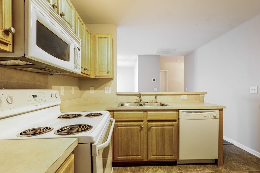 Building Photo - 9446 Dewey Dr