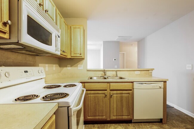 Building Photo - 9446 Dewey Dr