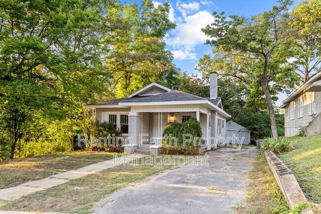 Building Photo - 1736 Mountain Dr