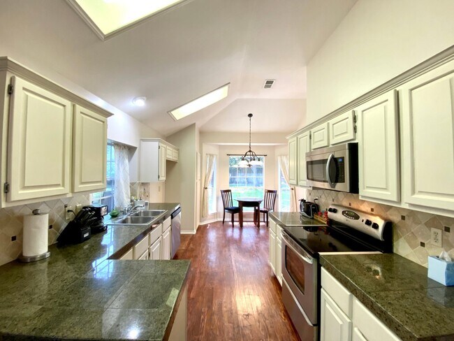 Building Photo - 13706 Morningbluff Dr