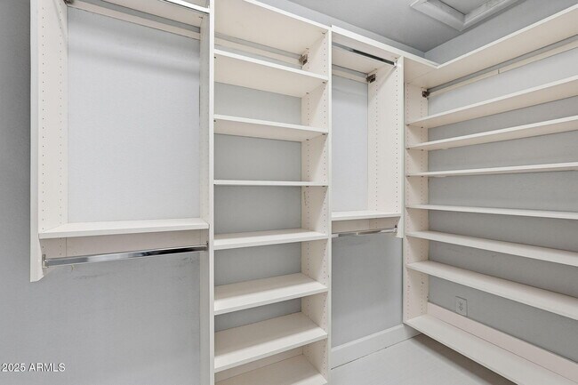 Building Photo - 8614 E Jackrabbit Rd