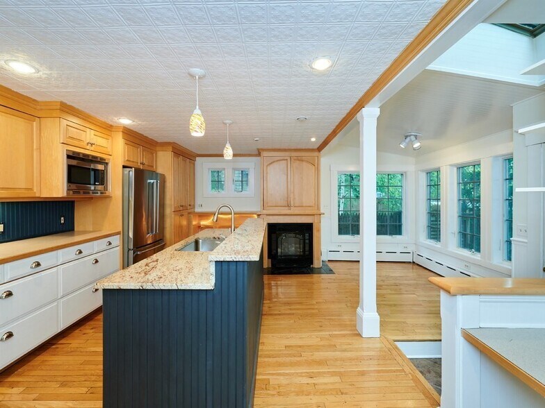 Primary Photo - 160 Allston St