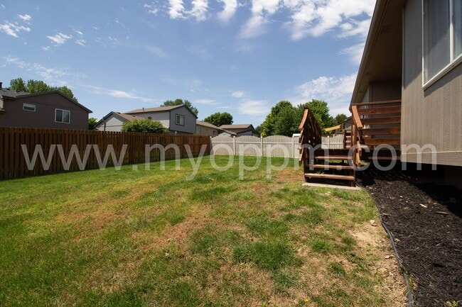 Building Photo - spacious 4-bedroom, 3-bathroom