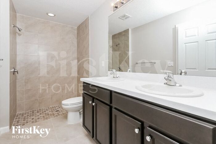 Building Photo - 2114 SW Biella Ave