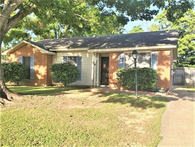 Building Photo - Charming 3-Bedroom, 2-Bath Home in Eastern...