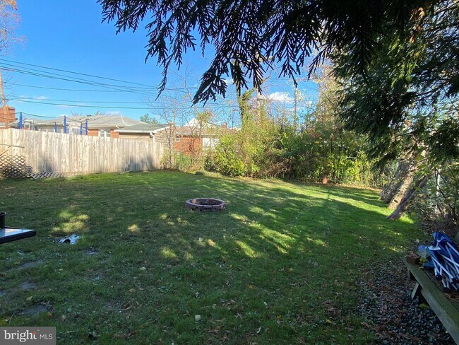 Building Photo - 3205 Labyrinth Rd