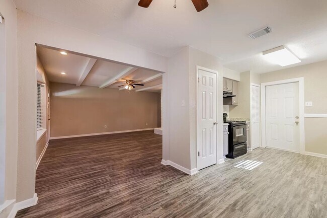 Building Photo - 16738 Barcelona Dr