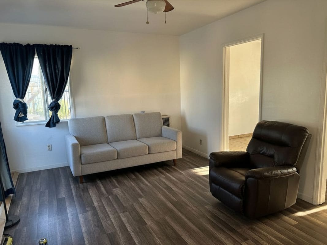 Building Photo - 934 1/2 West 71st Street