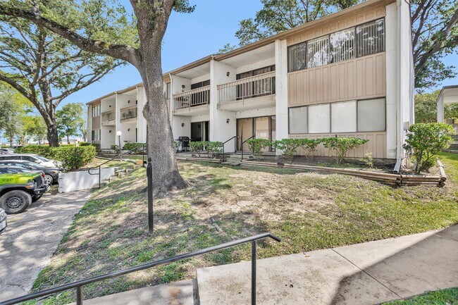 Building Photo - 12100 Melville Dr