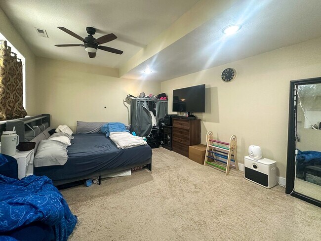 Building Photo - Grand 6bd 4ba Crystal Valley home with an in-law suite!!!