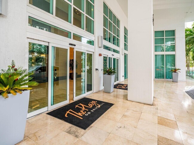 Building Photo - 950 Brickell Bay Dr