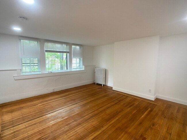 Building Photo - 107 Charles St