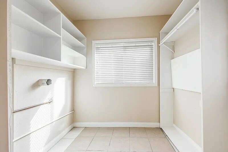 FRONT HOUSE Utility room - 4521 Merle Dr